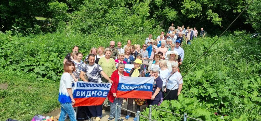 инвалиды МООО ВОИ совершают поездку на теплоходе по реке Ока